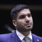 “Quanto mais longe,...