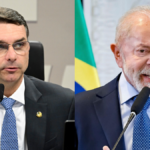 Flávio Bolsonaro e...